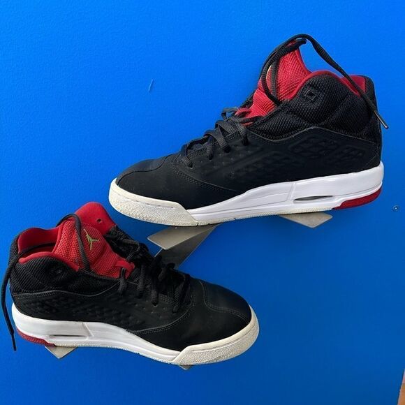 Air Jordan Youth New School GS Shoes 768902-013 Black/Red Boys Youth Size 7Y. - Picture 2 of 6